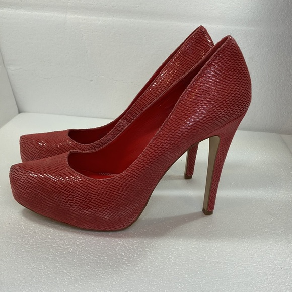 BCBG Eneretion Red leather heels size 8 - Picture 4 of 8